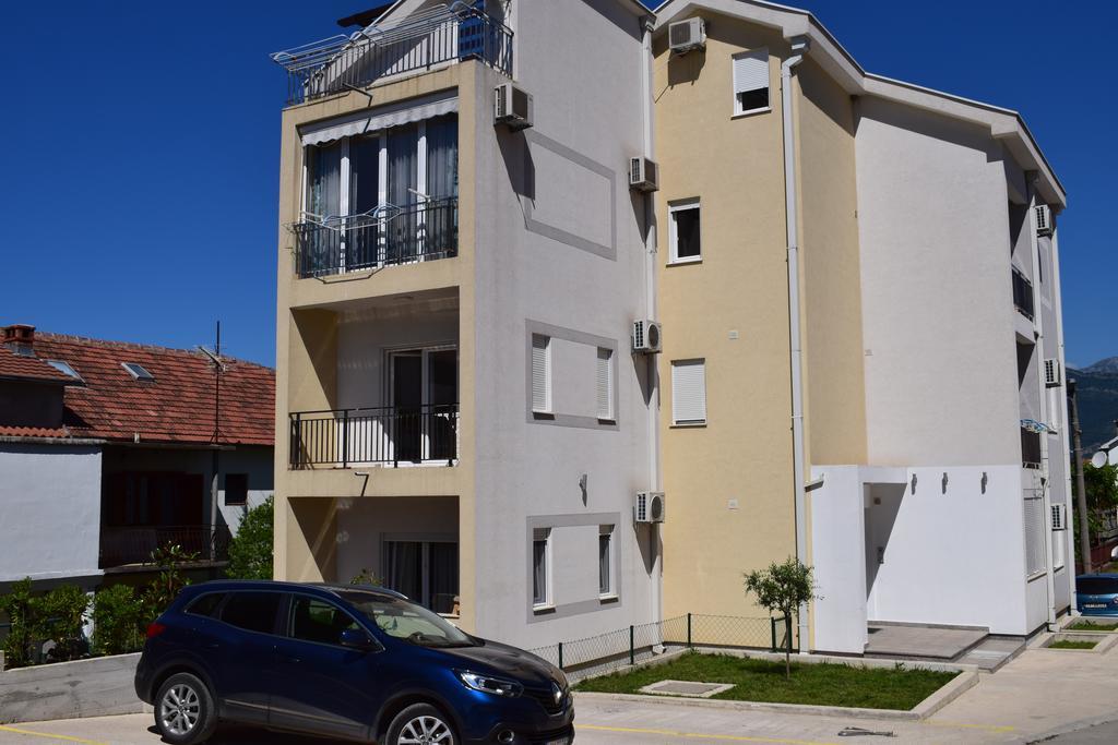 Apartment Fini Tivat Exterior photo