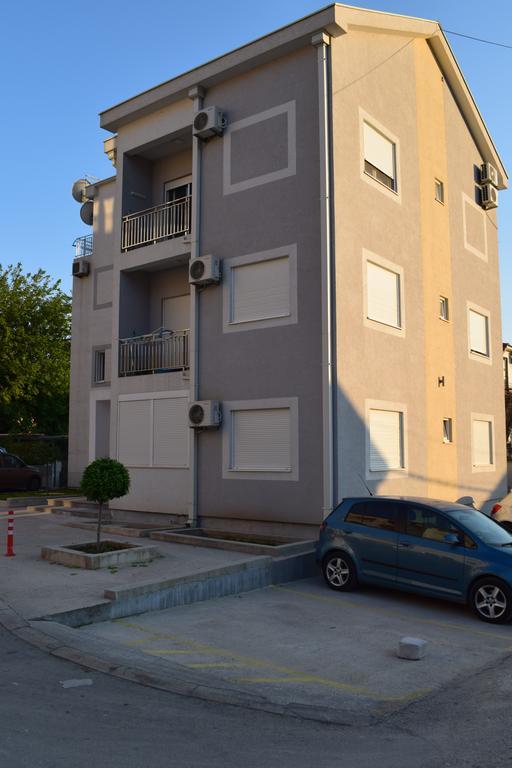 Apartment Fini Tivat Exterior photo